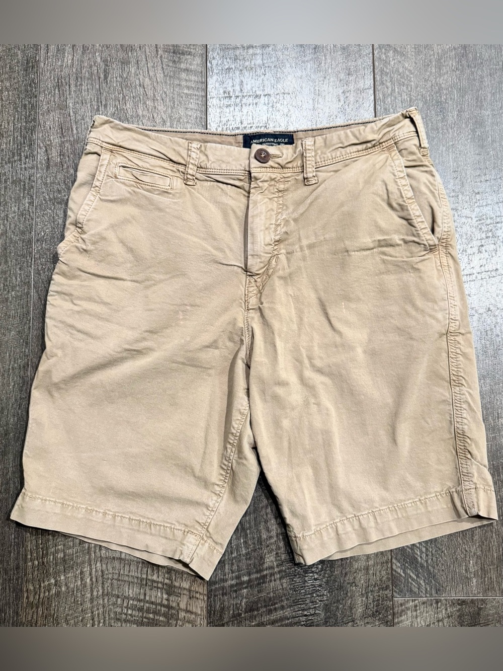 American Eagle Men’s Khaki Tan Flat Front Shorts size 30 Next Level Flex